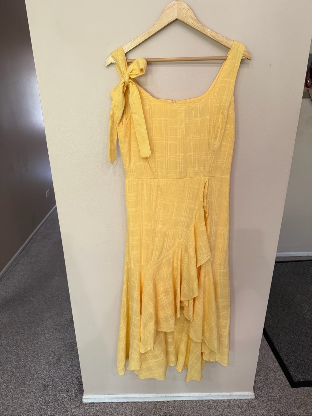 Melonie Sleeveless Crossover High-Low Wrap Dress Womens Size 10 Yellow Sundress